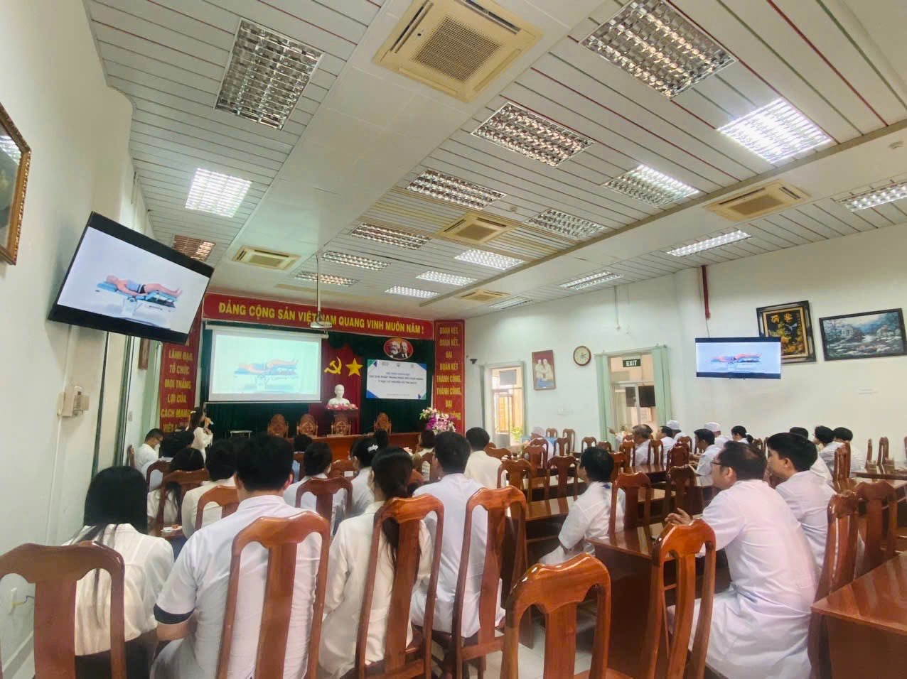 Hội thảo tại hội trường Bệnh viện Đa Khoa Cà Mau