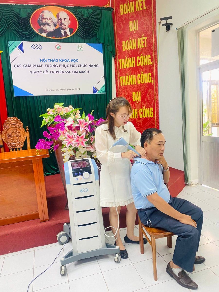 Trải nghiệm thực tế máy sóng xung kích BTL-6000 RSWT Pro tại hội thảo